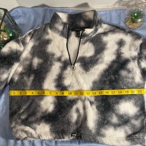 Suéteres de mujer de color blanco y negro a media cintura peso  70